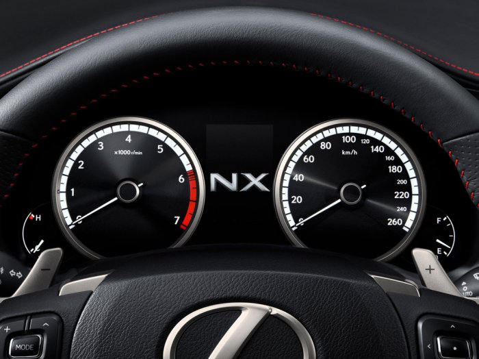 Lexus привезет компактный кроссовер NX в Россию
