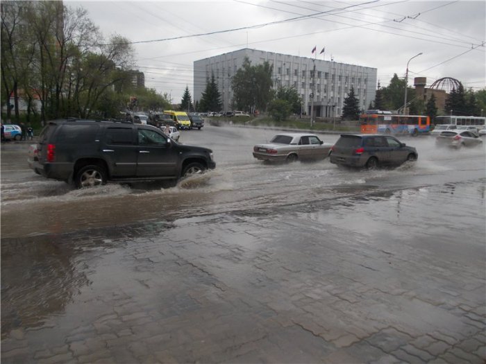 На Зените  кипяток залил проезжую часть