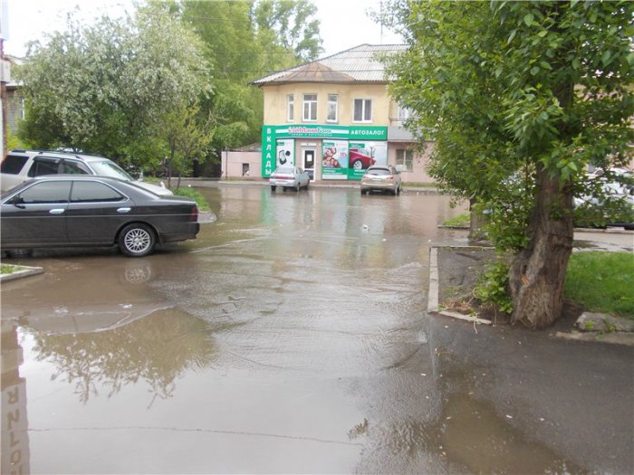 На Зените  кипяток залил проезжую часть