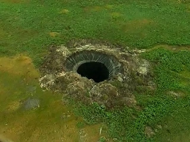 Ученые изучают ямальскую "черную дыру" Ученые изучают ямальскую "черную дыру"