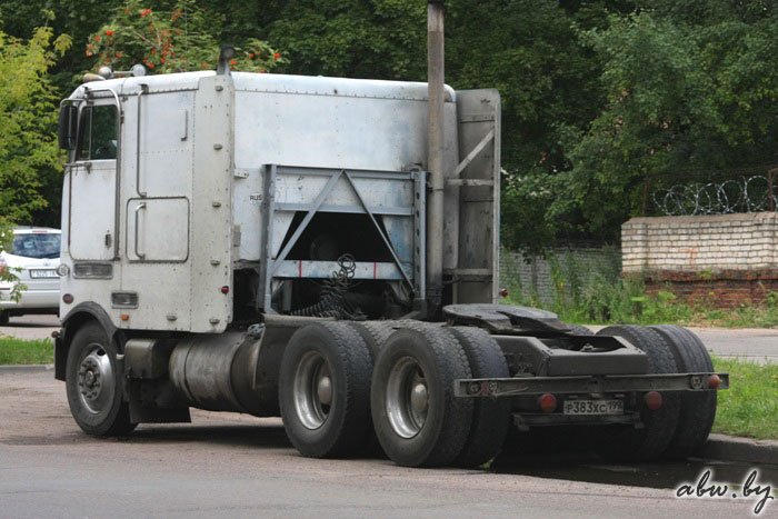 Крепкий американский тягач по цене нового "бюджетника". Мнение владельца Peterbilt 362 Крепкий американский тягач по цене нового "бюджетника". Мнение владельца Peterbilt 362