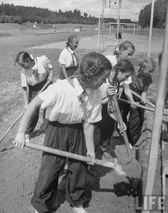 Москвички в 1956 году (52 фото)