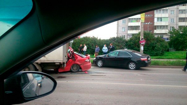 Очередная страшная авария в Красноярске снова унесла жизни двух девушек Очередная страшная авария в Красноярске снова унесла жизни двух девушек