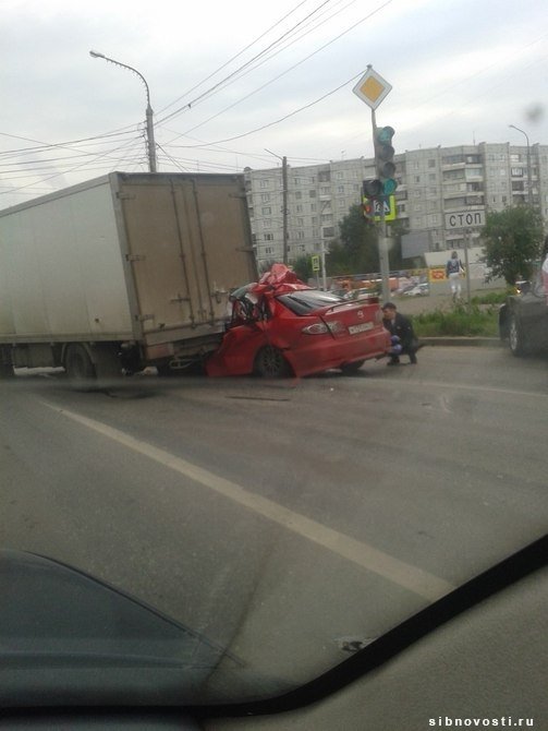 Очередная страшная авария в Красноярске снова унесла жизни двух девушек Очередная страшная авария в Красноярске снова унесла жизни двух девушек