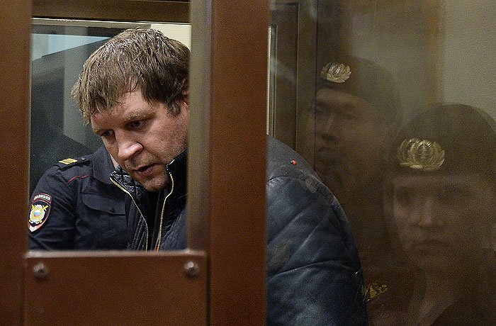 Александру Емельяненко предъявили обвинения в изнасиловании и краже паспорта Александру Емельяненко предъявили обвинения в изнасиловании и краже паспорта