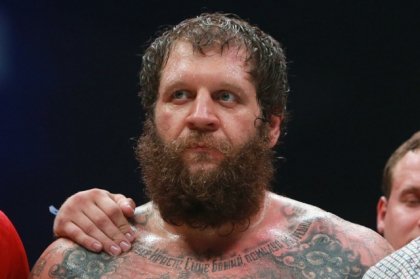 Александру Емельяненко предъявили обвинения в изнасиловании и краже паспорта Александру Емельяненко предъявили обвинения в изнасиловании и краже паспорта