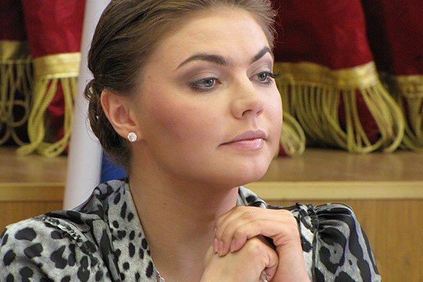 Алина Кабаева уходит из Госдумы Алина Кабаева уходит из Госдумы