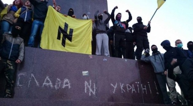 Бывший "узник болотного дела" рассказал о фашизме на Украине Бывший "узник болотного дела" рассказал о фашизме на Украине