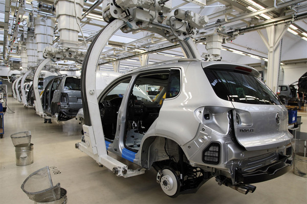 На российских автозаводах начались увольнения На российских автозаводах начались увольнения