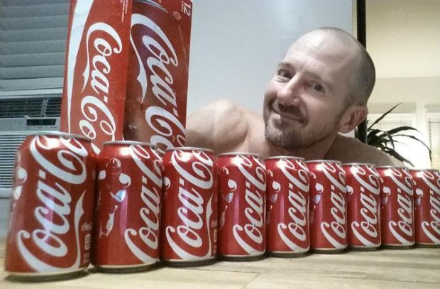 Решил доказать на собственном горьком опыте насколько вредной может быть Coca-Cola Решил доказать на собственном горьком опыте насколько вредной может быть Coca-Cola