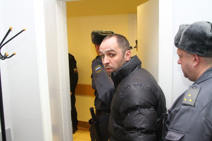 Мужчина, избивший соседа из-за парковки, попытался вскрыть вены в ИК