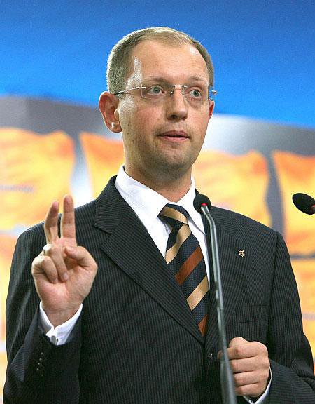 Яценюк заявил, что отправит фильм "Крым. Путь домой" в Гаагский трибунал