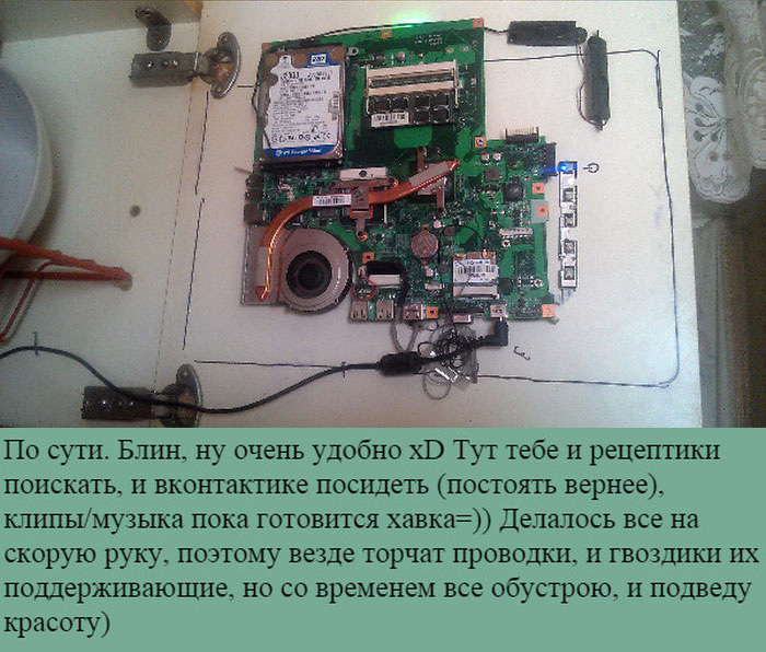Старый ноутбук на кухне