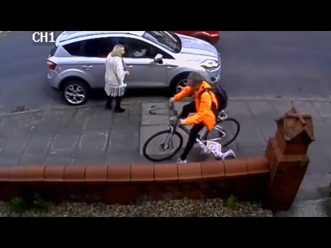 Велосипедист сбил 3-летнюю девочку