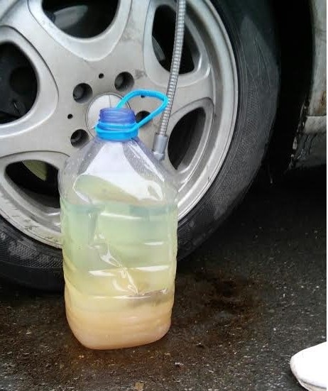 На заправке залили бензин с водой На заправке залили бензин с водой