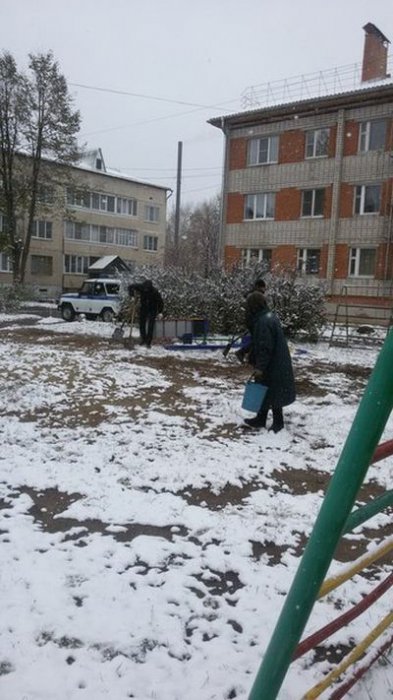 Не прошедший на выборах депутат отомстил избирателям, демонтировав установленную им детскую площадку