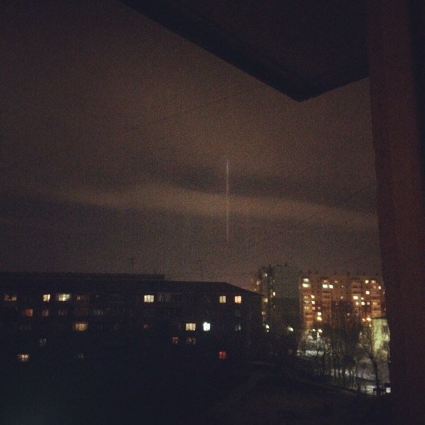 Красноярцы сняли десятки «световых столбов» над городом