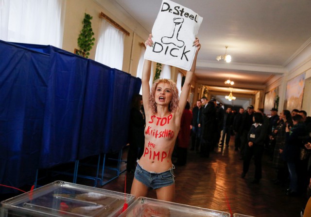 Реакция Кличко на атаку FEMEN