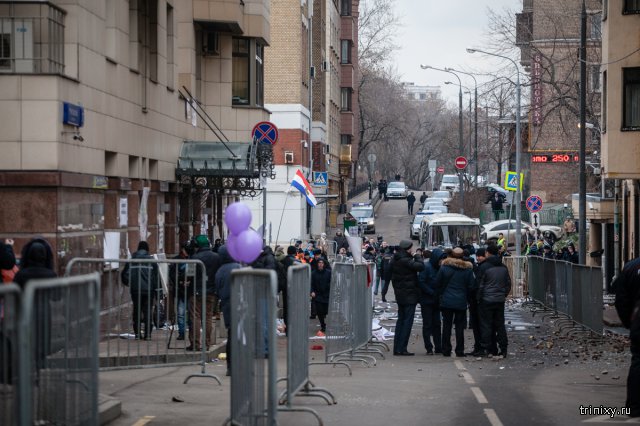 В Москве турецкое посольство забросали камнями и бутылкам