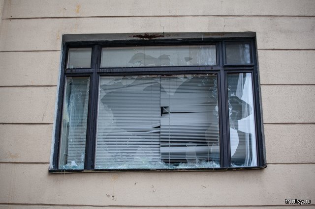 В Москве турецкое посольство забросали камнями и бутылкам