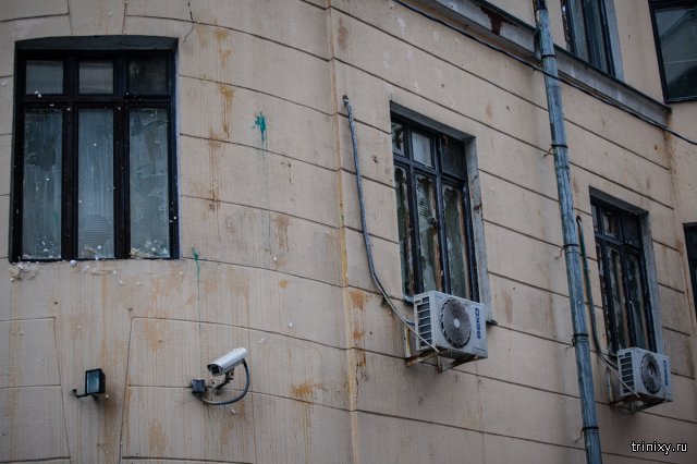 В Москве турецкое посольство забросали камнями и бутылкам