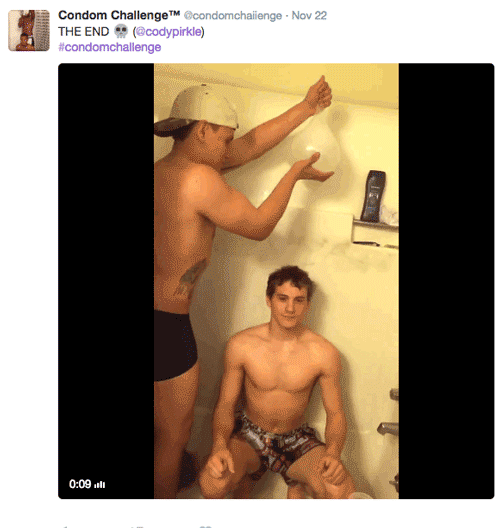 В сети появился новый флешмоб Condom Challenge с наполненным водой презервативом