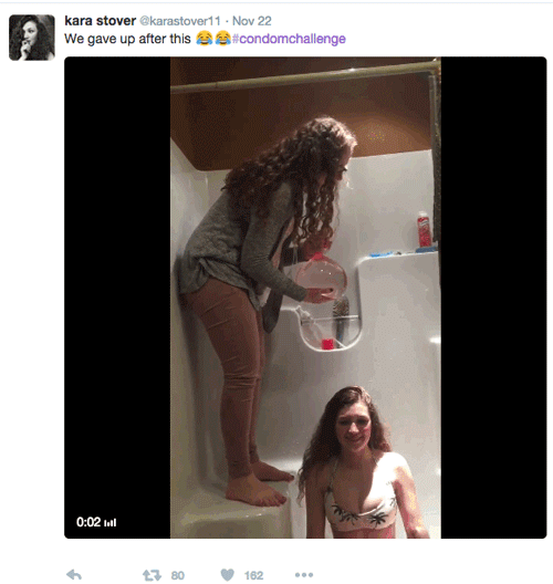 В сети появился новый флешмоб Condom Challenge с наполненным водой презервативом