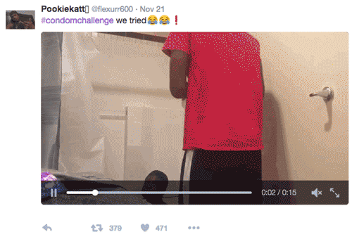 В сети появился новый флешмоб Condom Challenge с наполненным водой презервативом