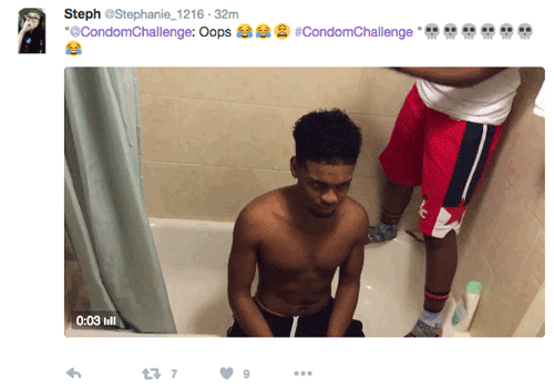 В сети появился новый флешмоб Condom Challenge с наполненным водой презервативом
