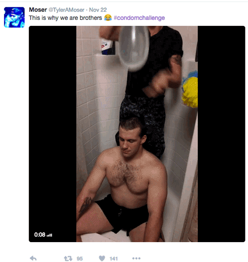 В сети появился новый флешмоб Condom Challenge с наполненным водой презервативом