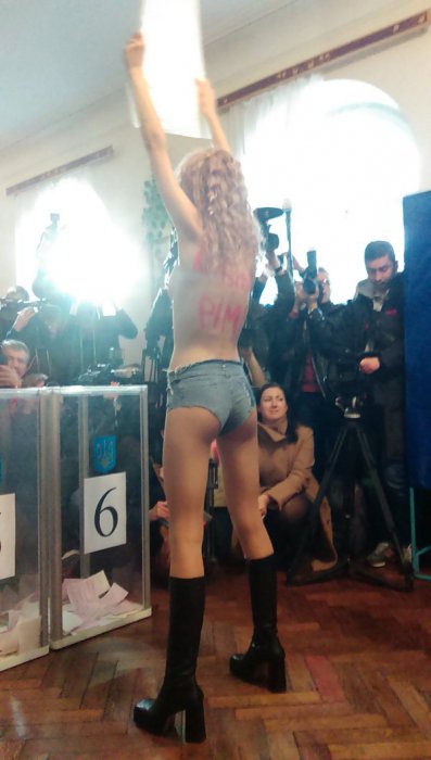 FEMEN против Кличко