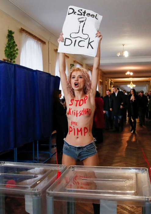 Реакция Кличко на атаку FEMEN