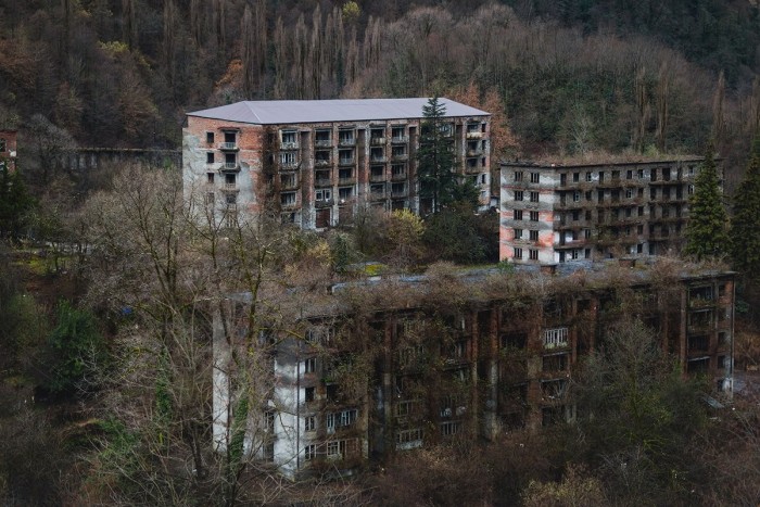 Ткварчели - город во власти природы