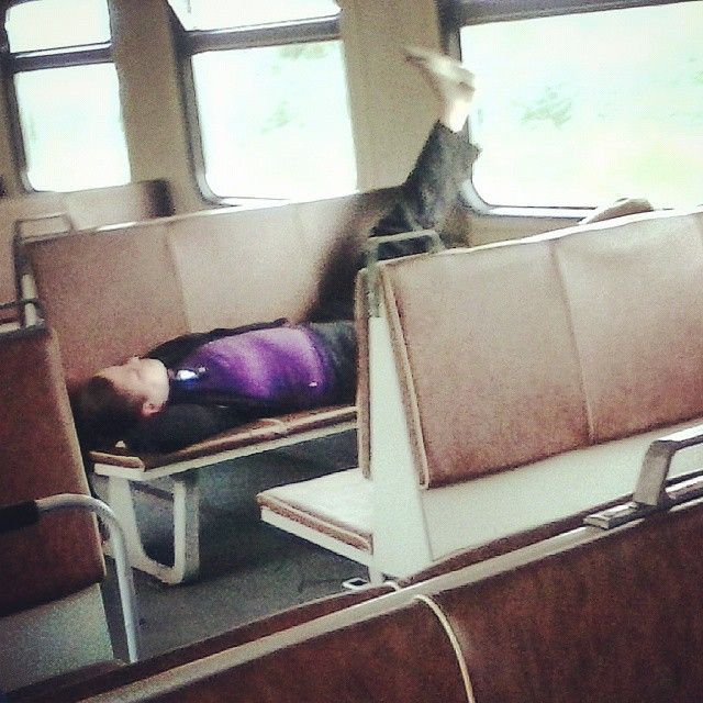 Подборка забавных фото из российских электричек