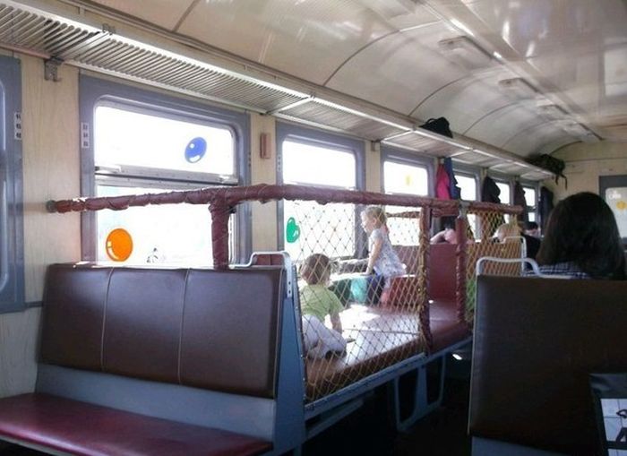 Подборка забавных фото из российских электричек