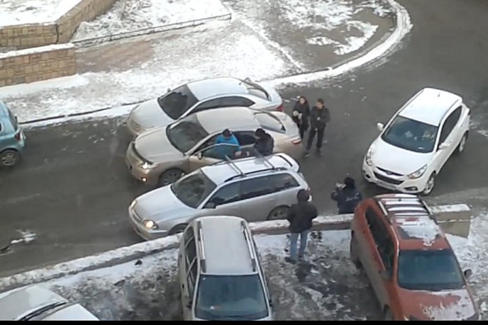 В Красноярске водители выясняли отношения посредством биты и травматического пистолета