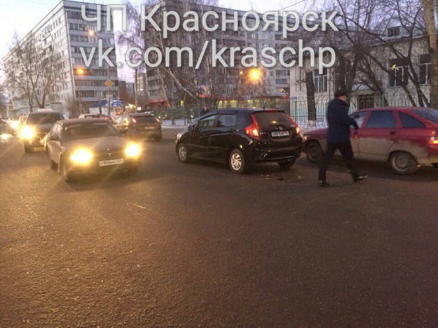 Феерическое ДТП в Красноярске 4.02.2016 Феерическое ДТП в Красноярске 4.02.2016