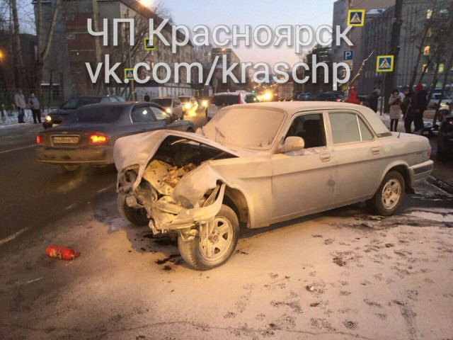 Феерическое ДТП в Красноярске 4.02.2016 Феерическое ДТП в Красноярске 4.02.2016