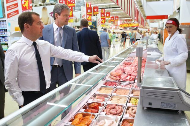  Шеф, почём яйца? Ходят ли депутаты и чиновники за продуктами
