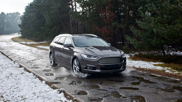  Ford воссоздал на полигоне разбитую российскую дорогу