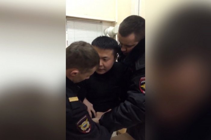 По факту скандала на рынке с участием череповецких полицейских назначена служебная проверка