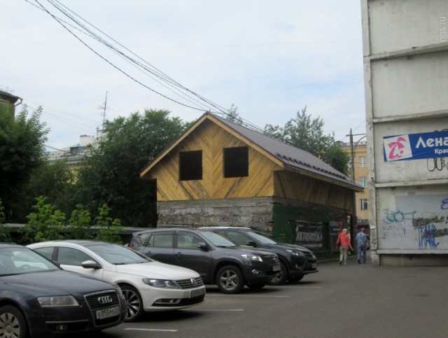 К овощному ларьку в гараже надстроили этаж