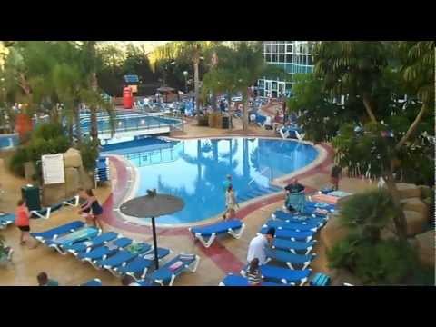 Битва за место у бассейна