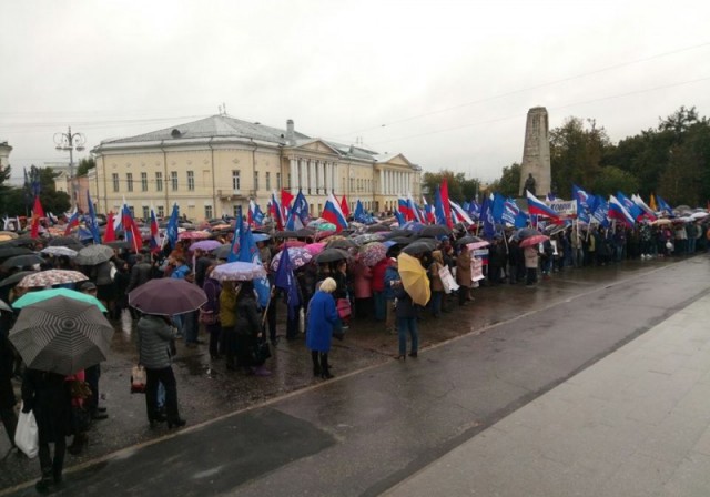 Во Владимире после выборов полторы тысячи бюджетников свезли на «Митинг благодарности» Во Владимире после выборов полторы тысячи бюджетников свезли на «Митинг благодарности»