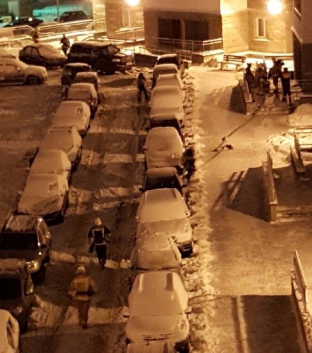 Девушка против пожарных