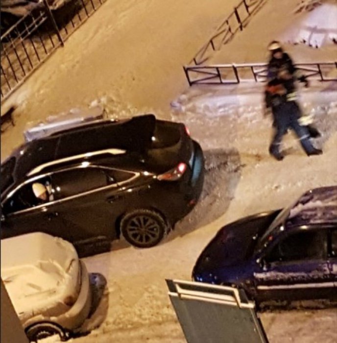 Девушка против пожарных