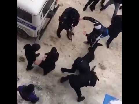 Вот зачем у полицейских автоматы!