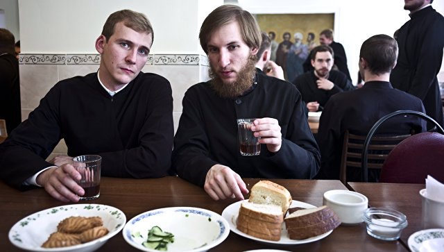 "На мерседес хватает?": почему все больше абитуриентов идут в священники!
