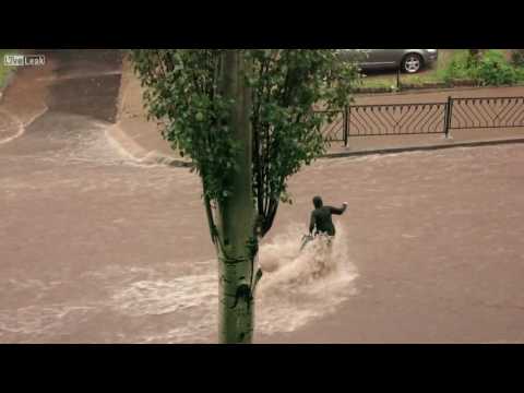 Переправа, переправа! Берег левый, берег правый...