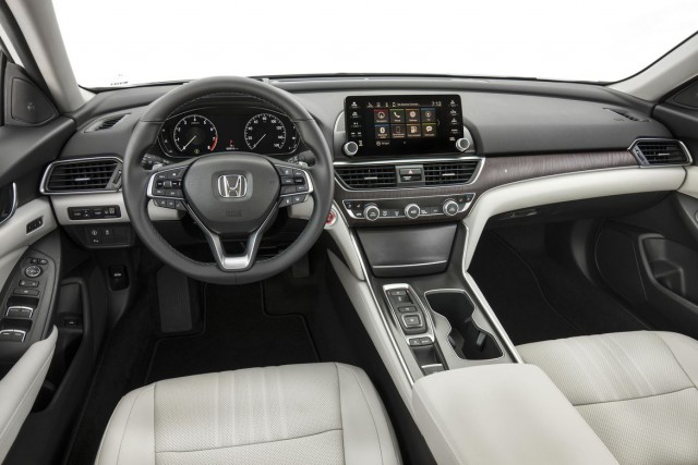  Honda Accord и Toyota Camry в 2018